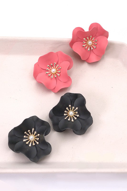 MATTE FLOWER STUD EARRINGS